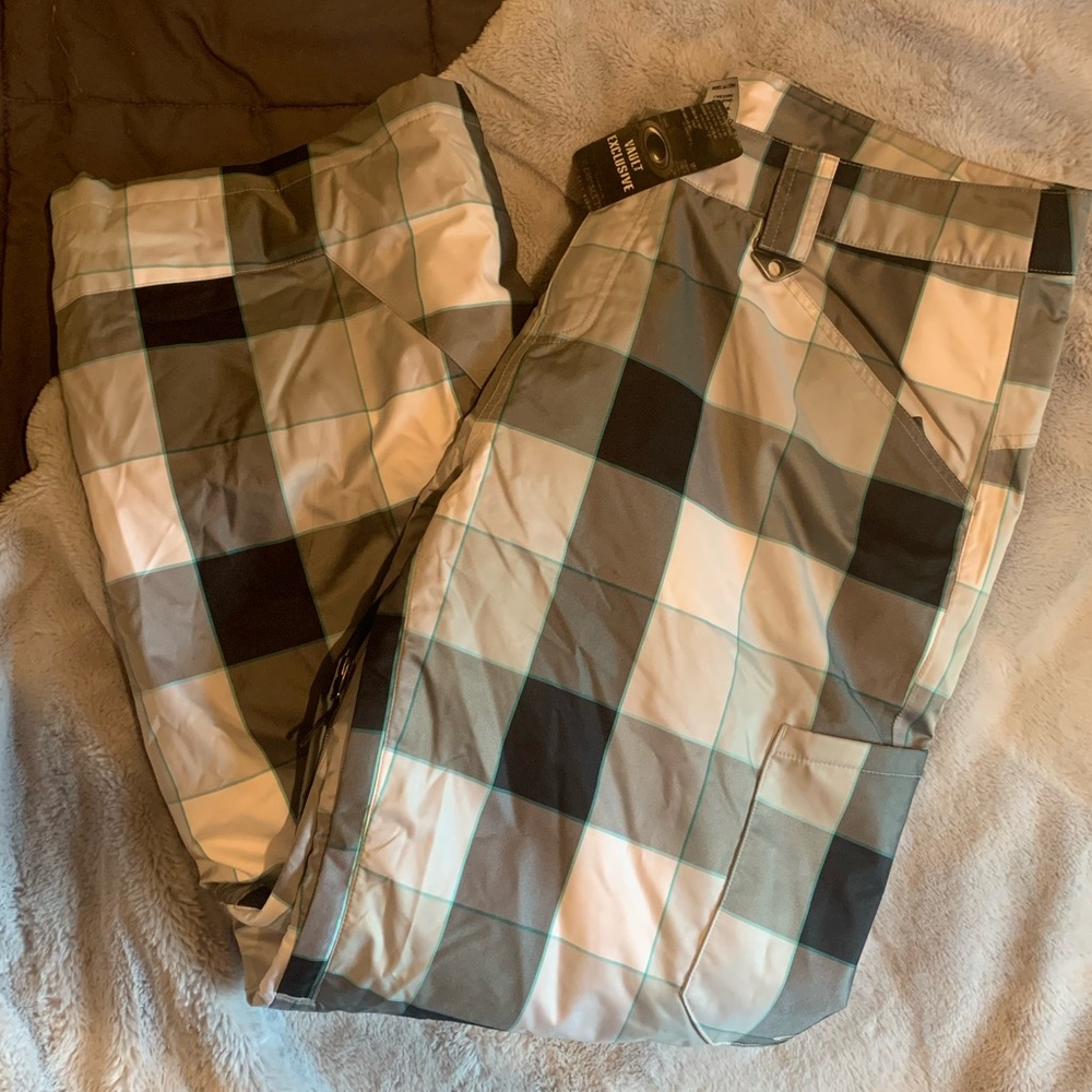 NWT Oakley snowboarding pants